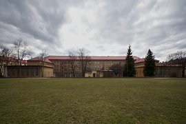 Základní škola Na nábřeží - pohled zezadu.